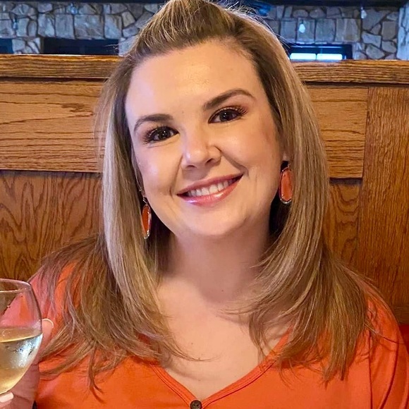 Meet your Posher, Jennifer - Picture 1 of 1